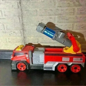 Mattel Matchbox Super Blast Fire Truck MBX 38 Fire Department Rescue VehicleNOTE